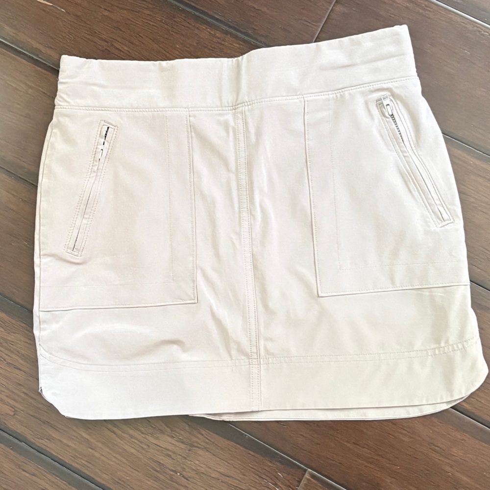 Athleta Women's 6 Athletic Skort- Light Gray, Zipper Pockets